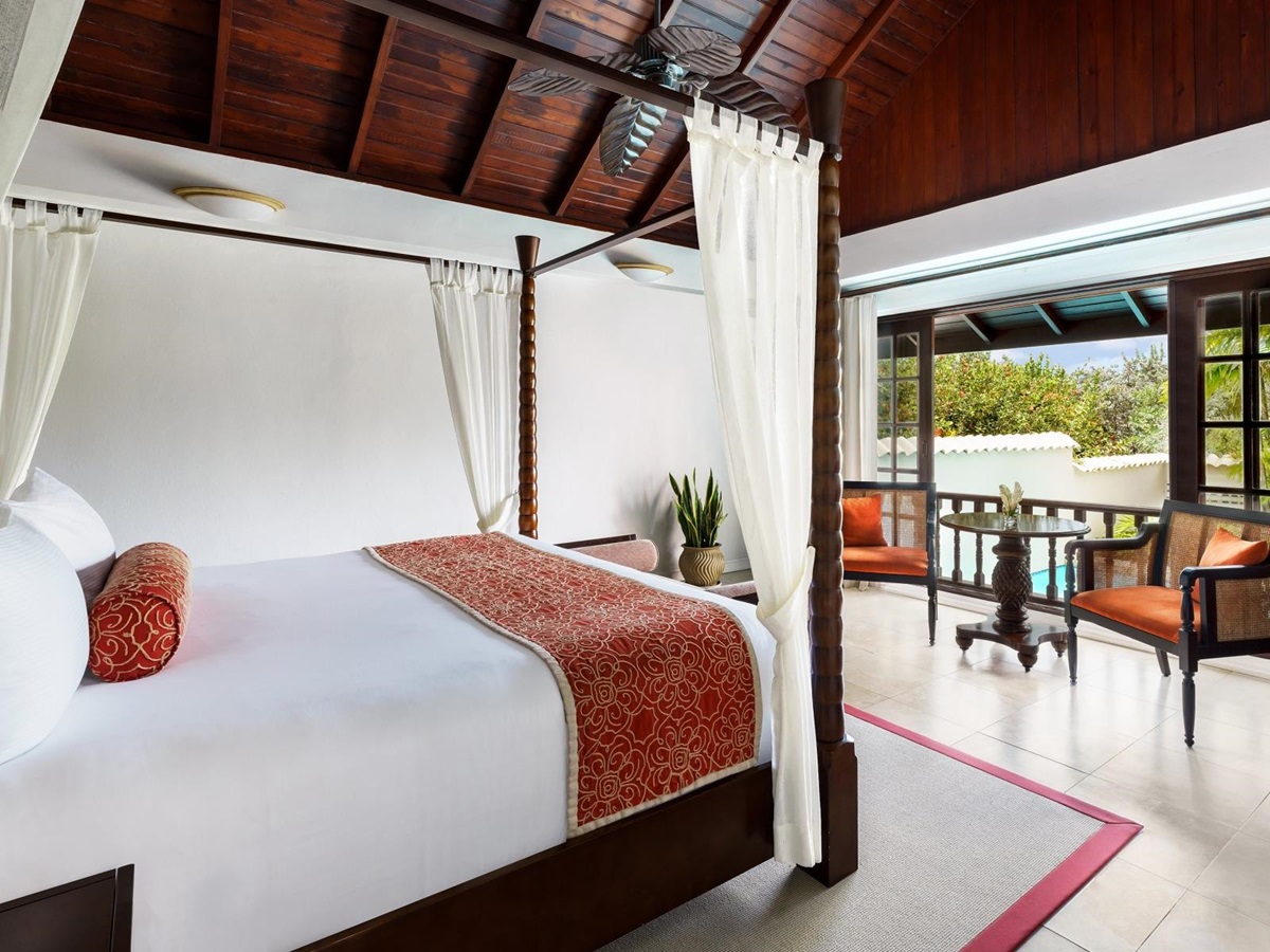 Interior of the Royal Collection Pool Suite