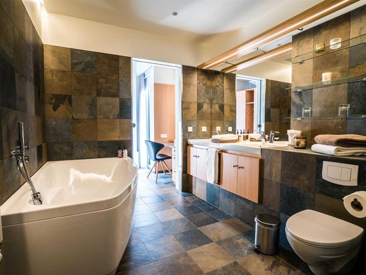Bathroom at Hotel Husafell