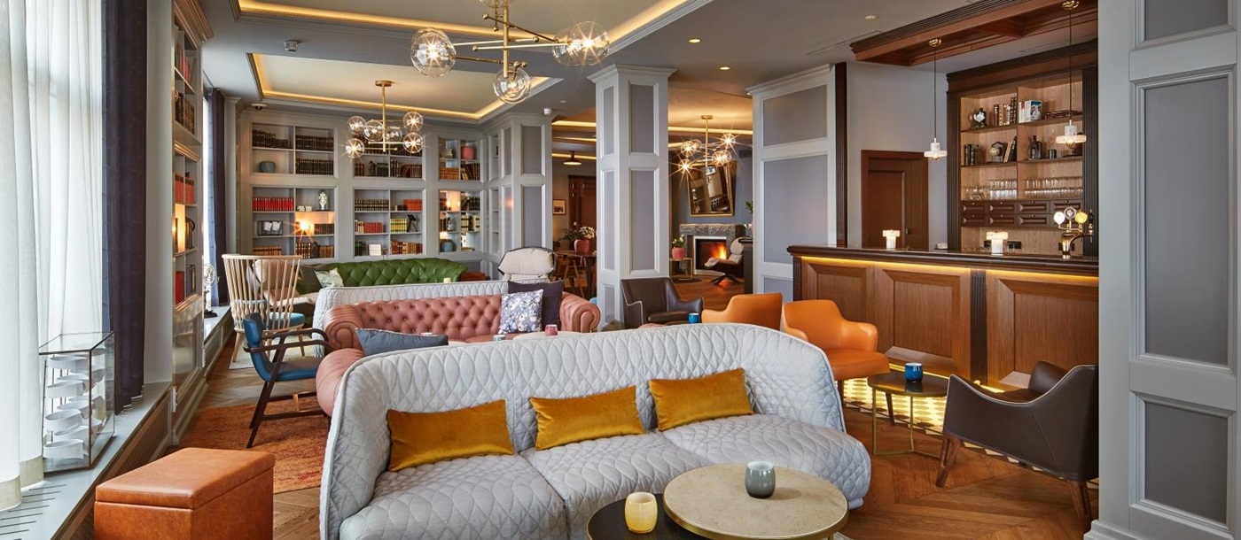 Lobby, bar and lounge at Konsulat