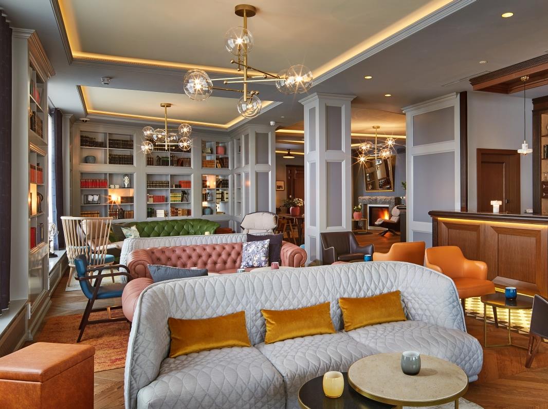 Lobby, bar and lounge at Konsulat