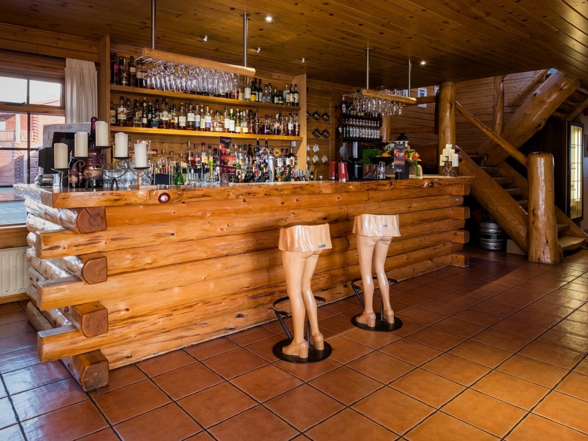 Downstairs bar at Ranga Lodge