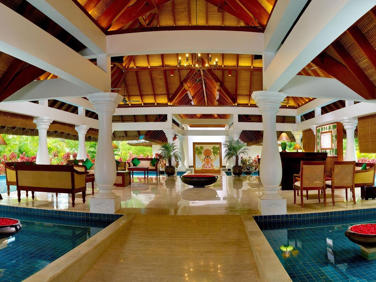 the lobby of Carnoustie, India