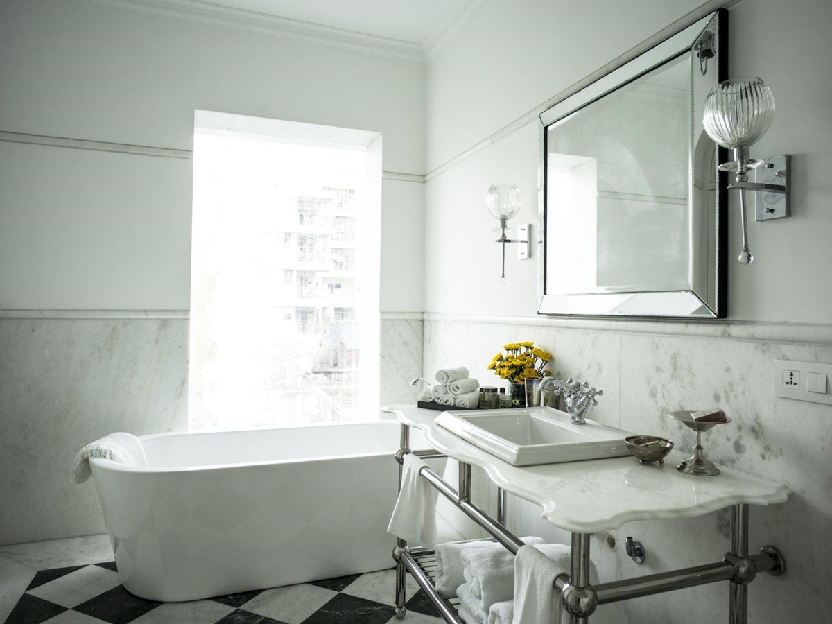 Bathroom of a suite at the Glenburn Penthouse hotel India