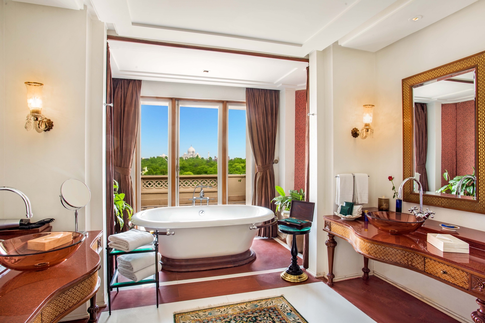 Bathroom of a suite at the Oberoi Amarvilas in Agra