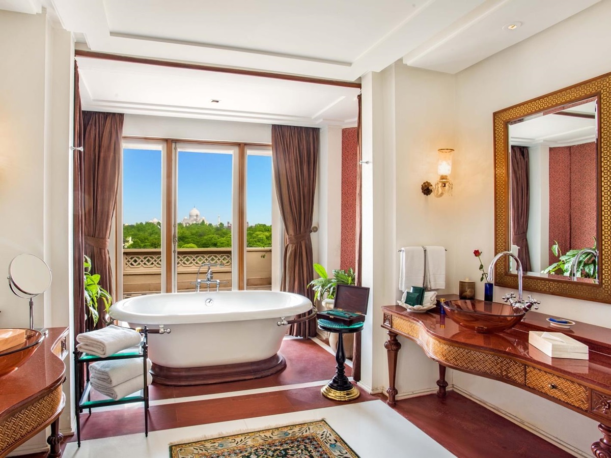 Bathroom of a suite at the Oberoi Amarvilas in Agra