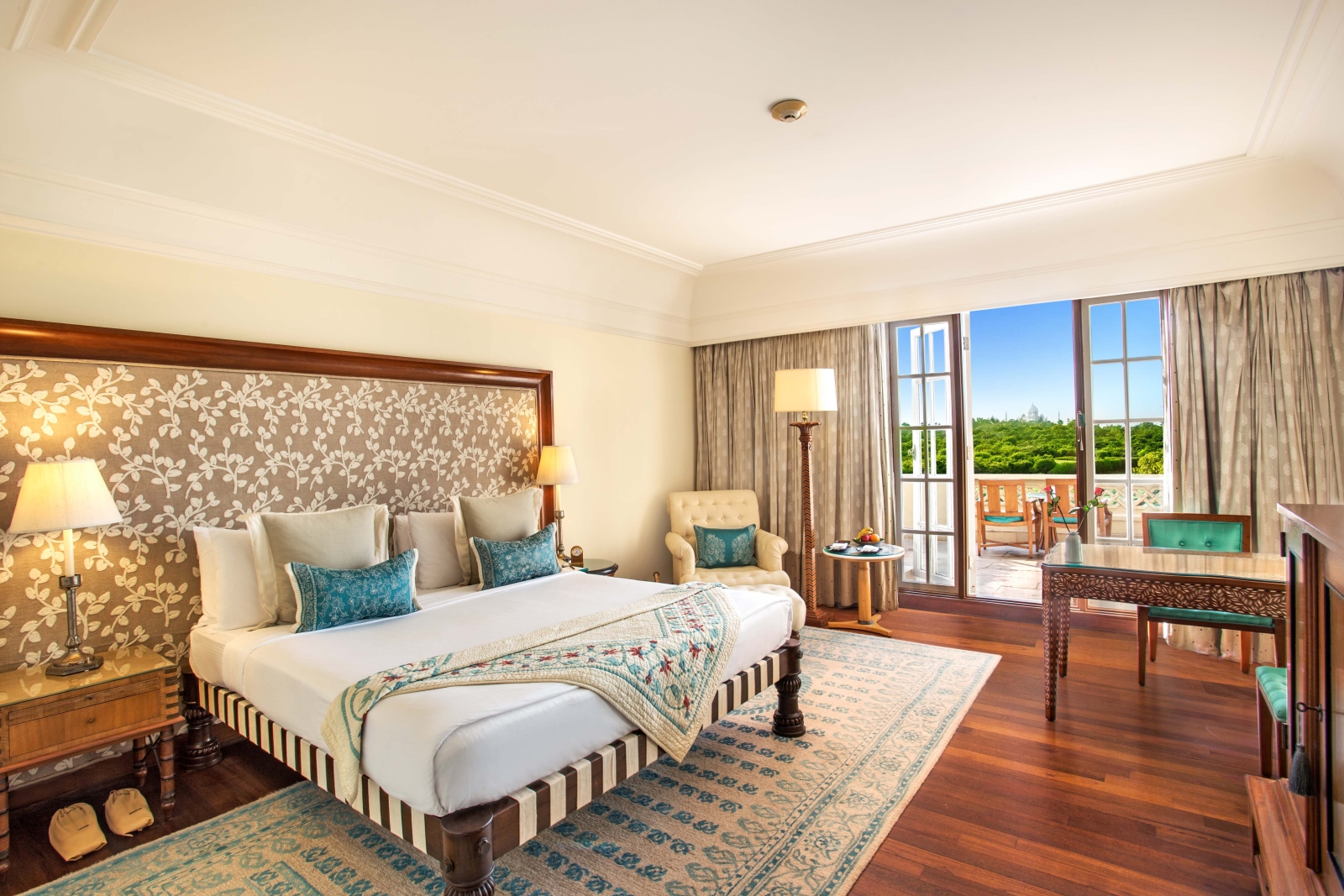 Guest room in the Oberoi Amarvilas in Agra