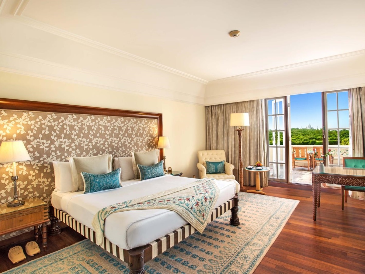 Guest room in the Oberoi Amarvilas in Agra