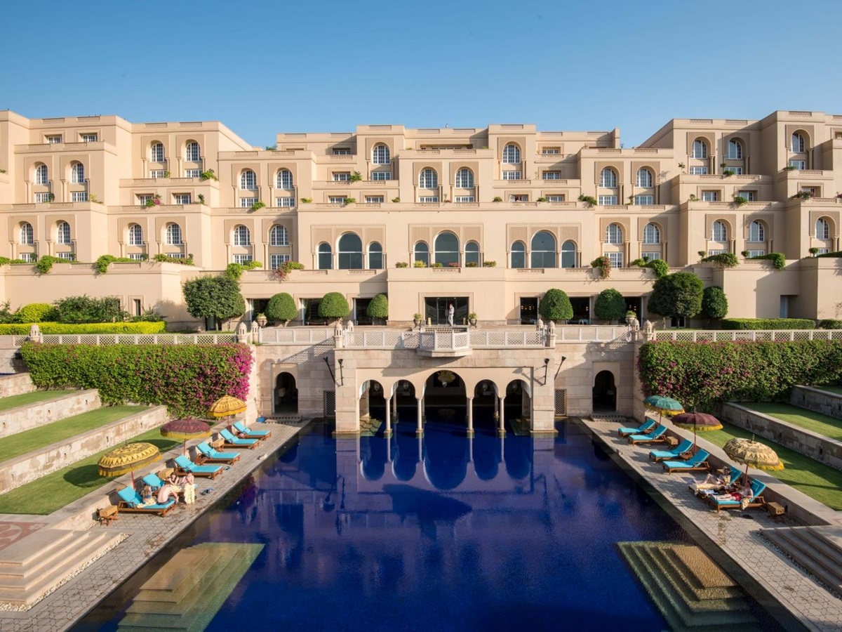 Swimming pool at the Oberoi Amarvilas in Agra