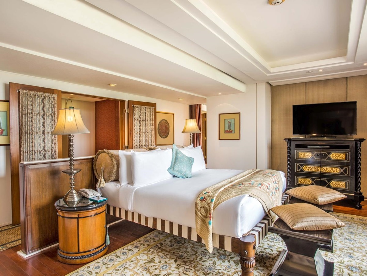 Suite at the Oberoi Amarvilas in Agra