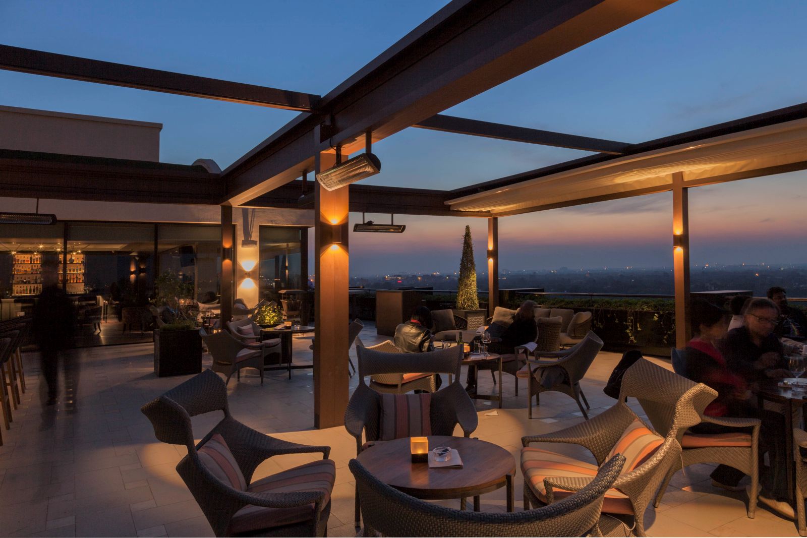 Rooftop bar at the Oberoi Hotel Delhi