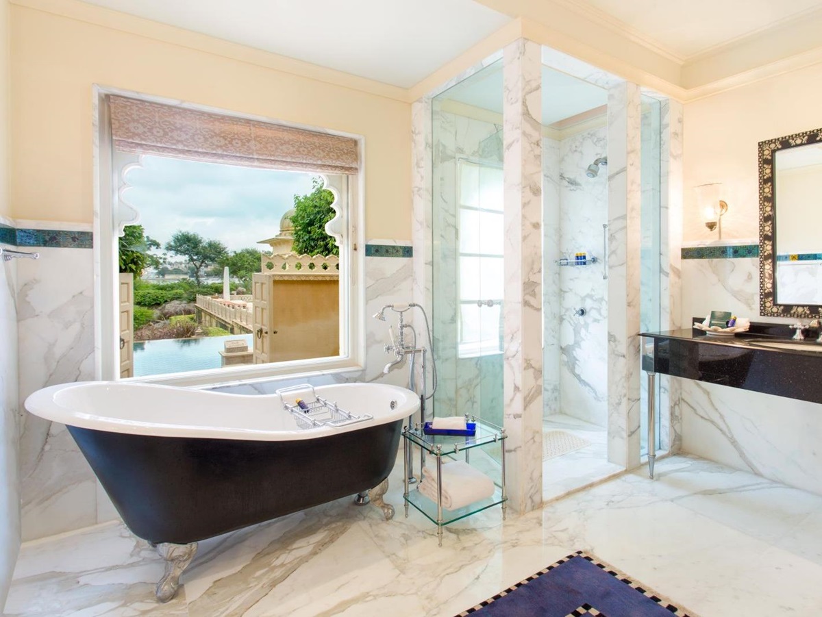 Bathroom of a suite in the Oberoi Udavilas in Udaipur