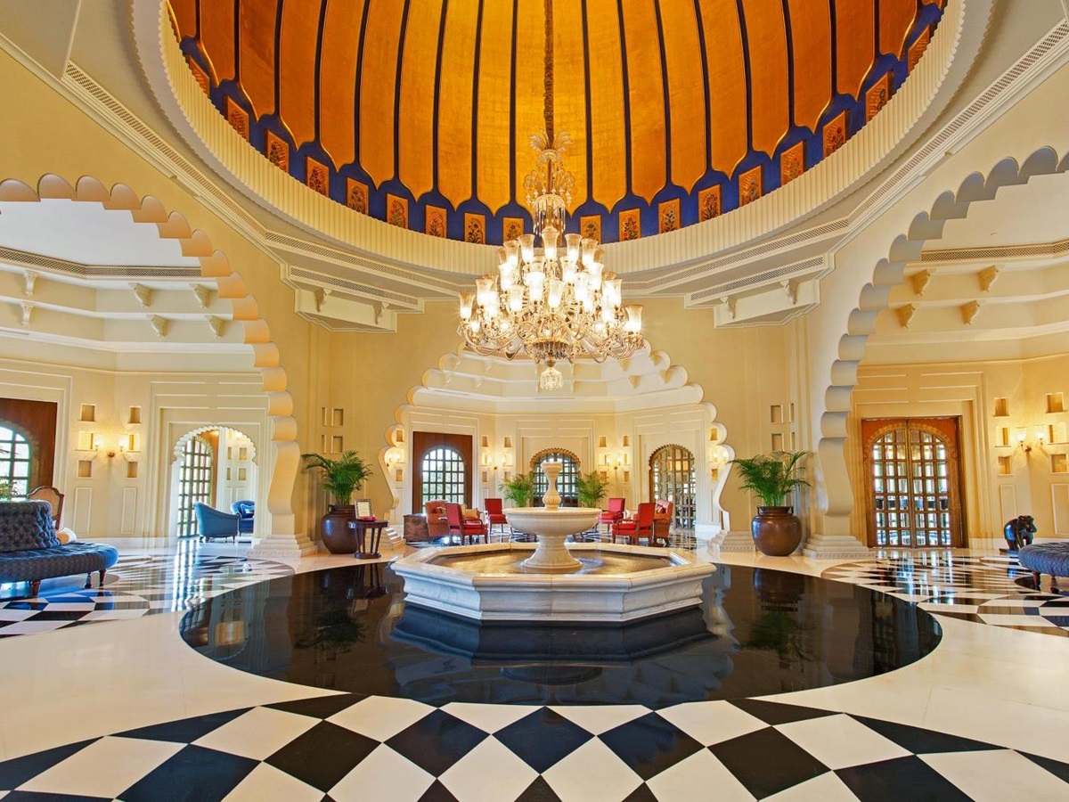 Lobby of the Oberoi Udavilas in Udaipur