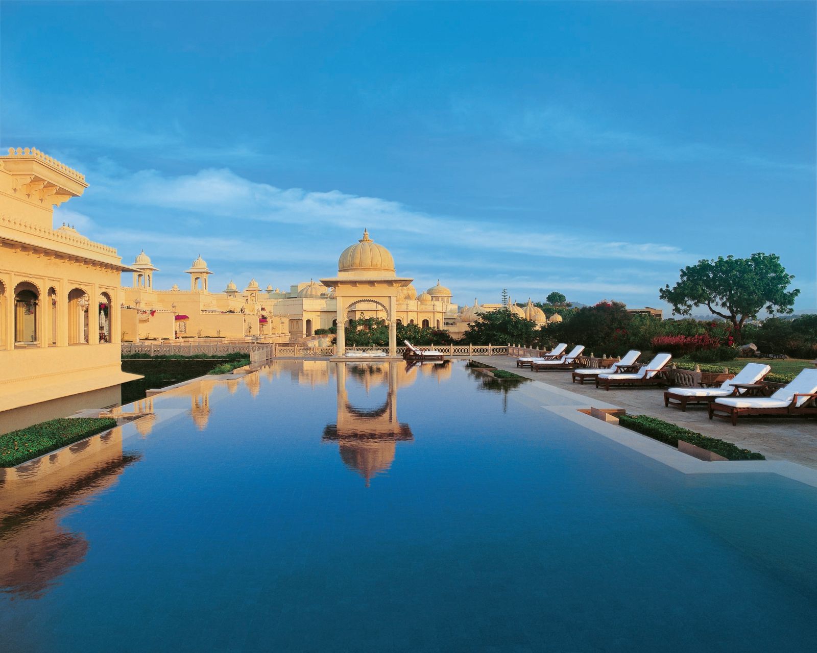 Swimming pool at the Oberoi Udavilas in Udaipur