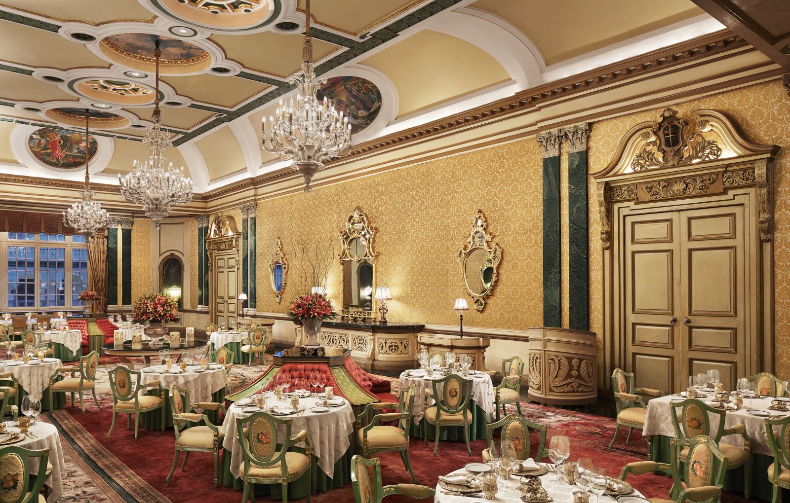 Fine dining at the Rambagh Palace in Jaipur
