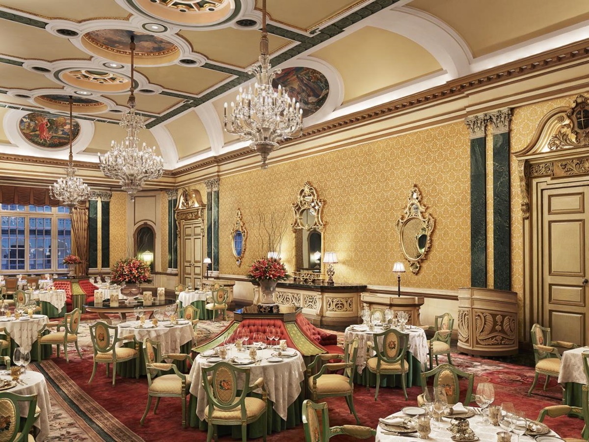 Fine dining at the Rambagh Palace in Jaipur