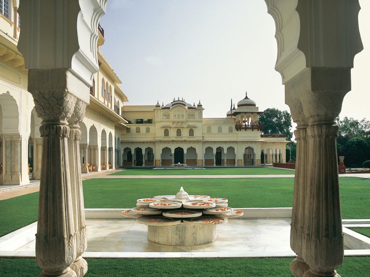 Courtyard and grounds of the Rambagh Palace in Jaipur
