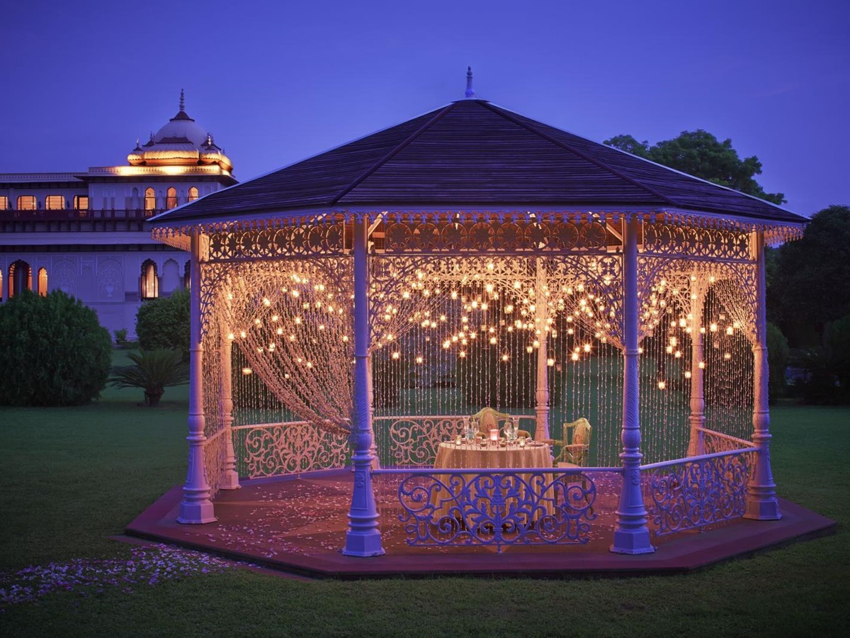Private dining in the grounds of the Rambagh Palace in Jaipur