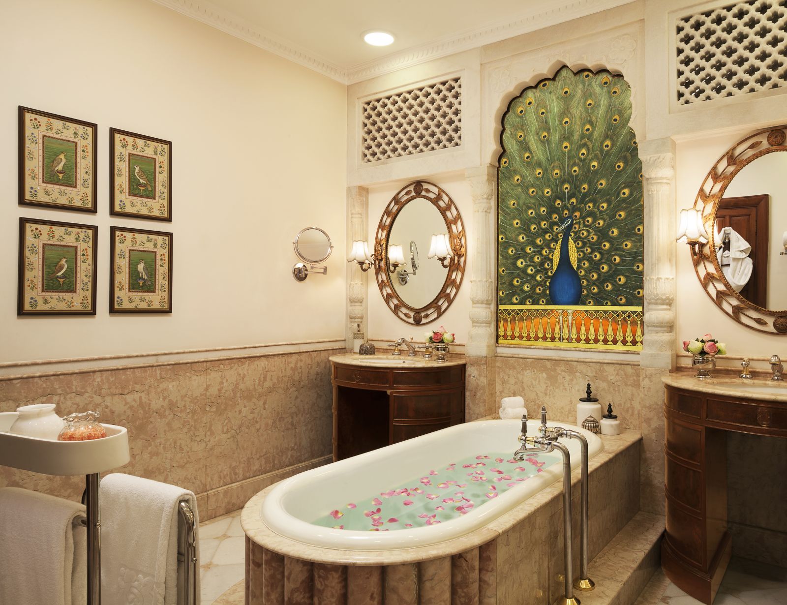 Bathroom of a Royal Suite at the Rambagh Palace in Jaipur