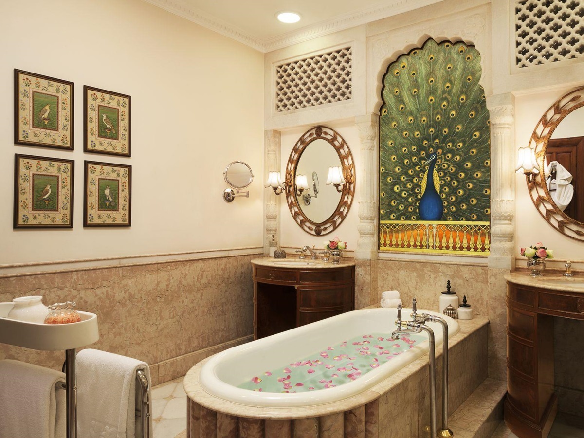 Bathroom of a Royal Suite at the Rambagh Palace in Jaipur