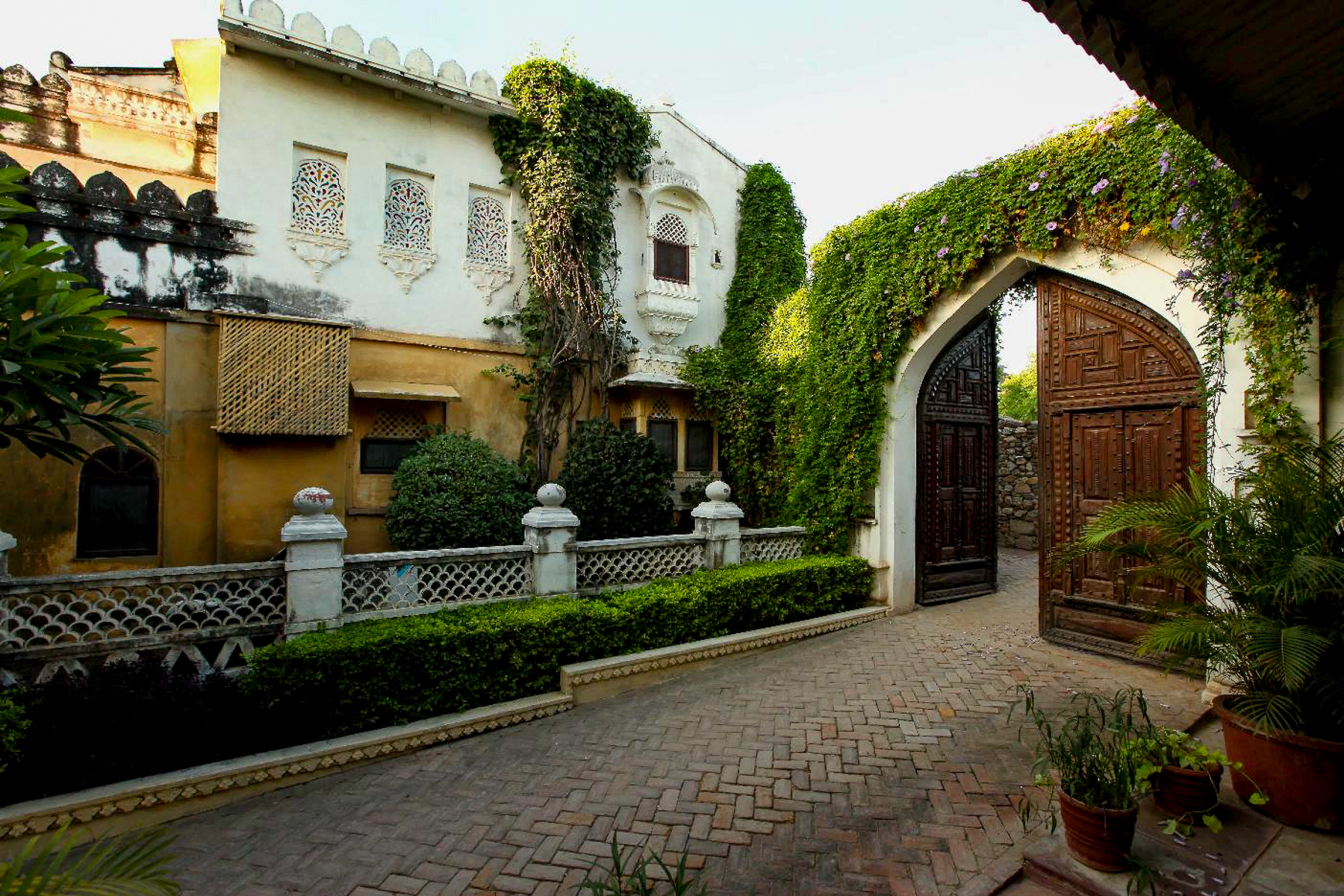 External view of the gate at Rawla Narlai in India