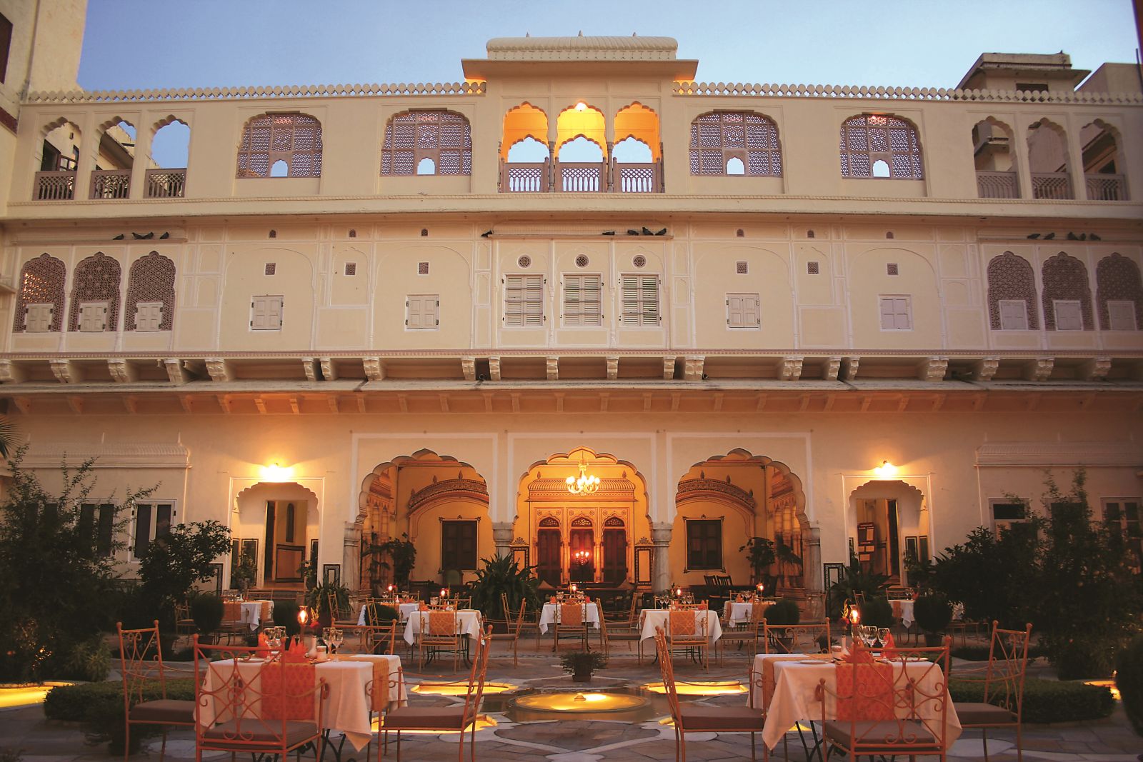 The courtyard at Samode Haveli hotel in Jaipur at dusk