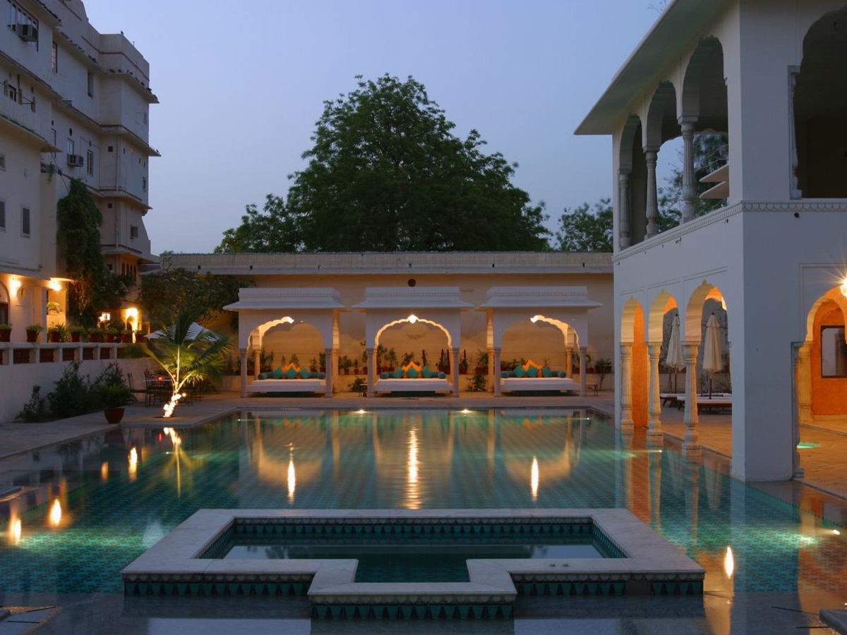 Swimming pool at dusk at the Samode Haveli hotel in Jaipur