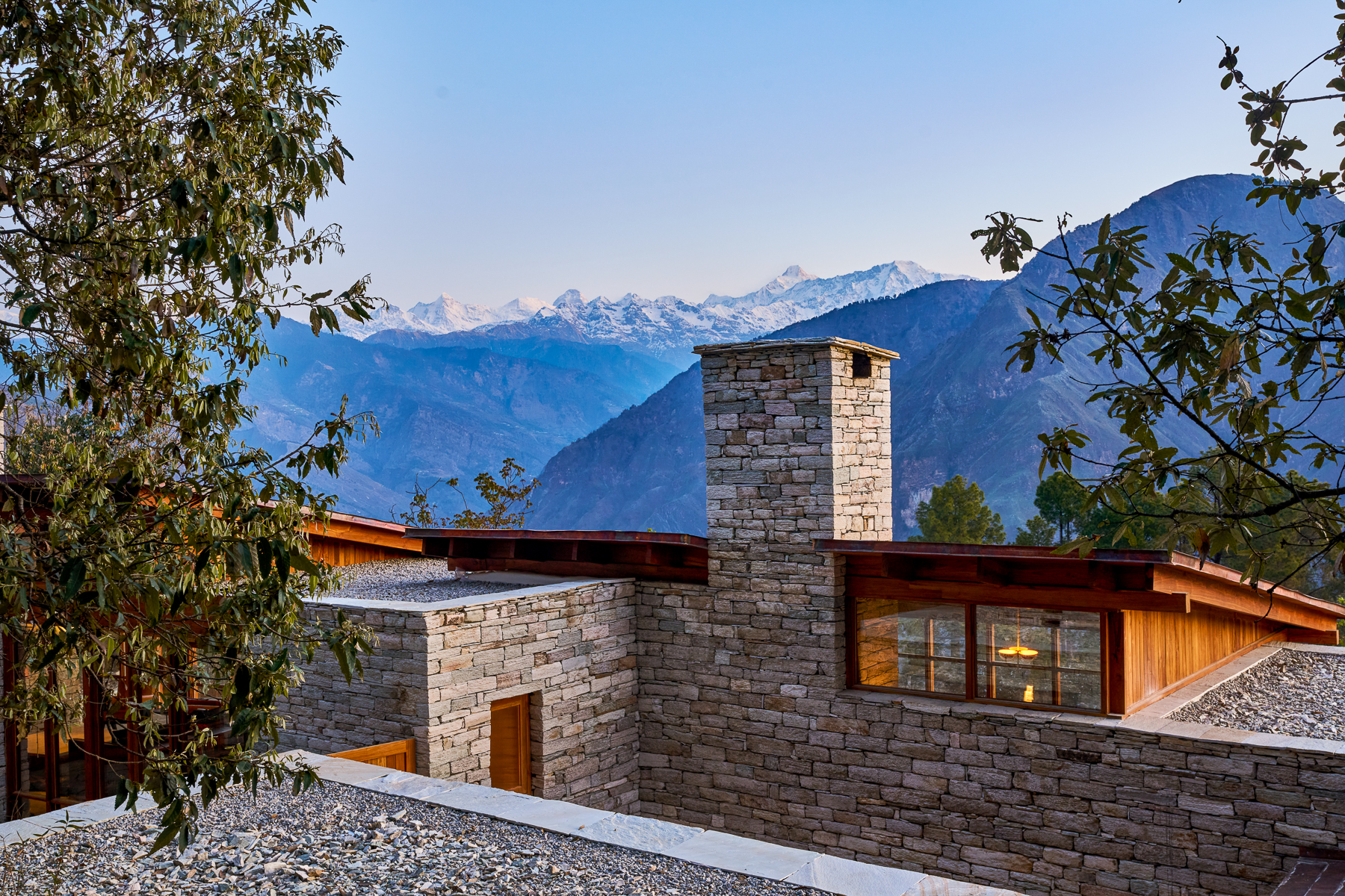Exterior view with mountains at Shakti Prana in Uttarakhand