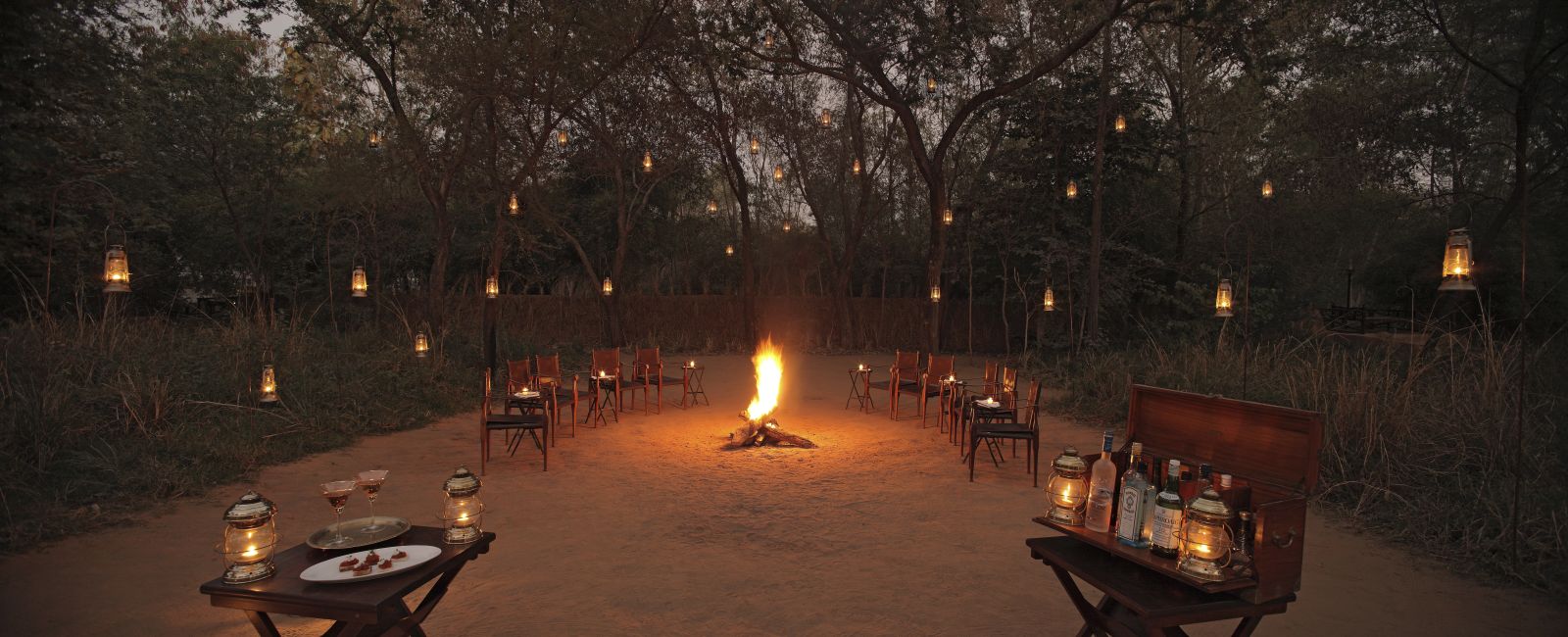 Camp fire drinks at the Sujan Sher Bagh in India