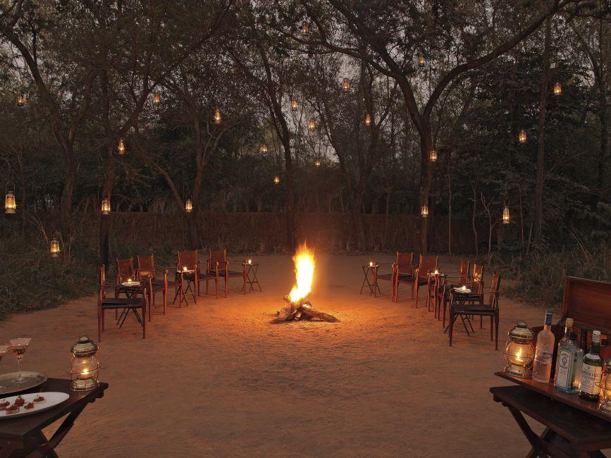 Camp fire drinks at the Sujan Sher Bagh in India