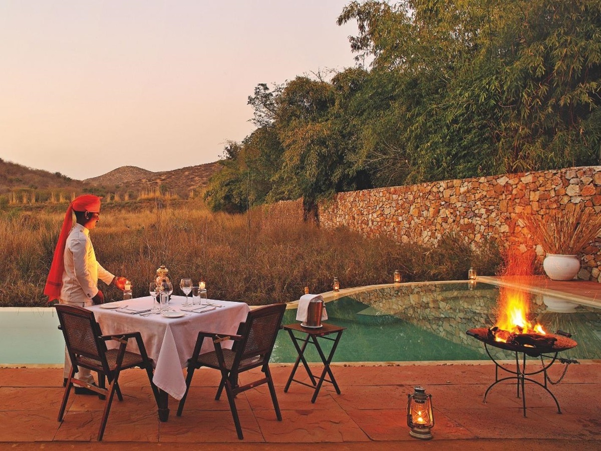 Outdoor dining at Sujan Sher Bagh luxury camp in India