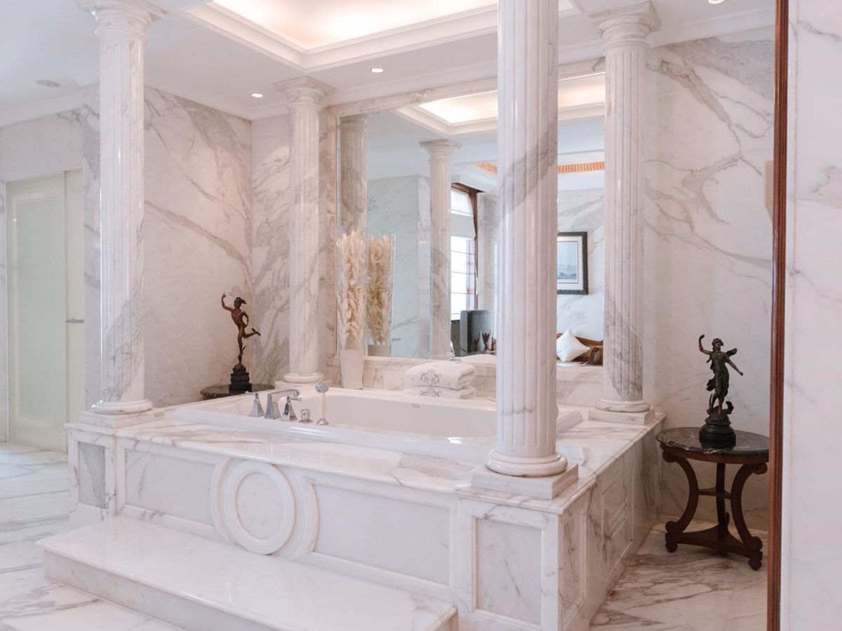 Bathroom of a suite at the Imperial New Delhi