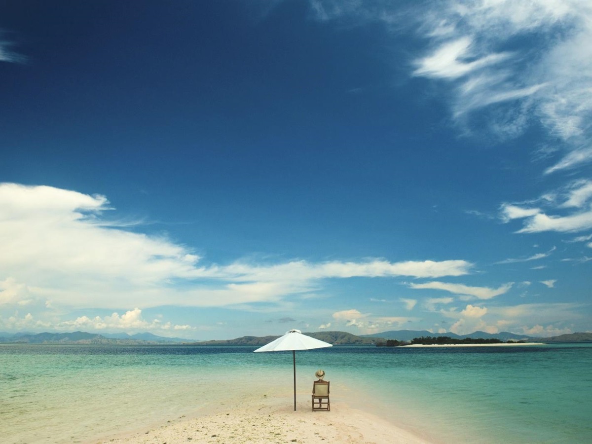 One person sits on a long white sandbank, Alexa Indonesia
