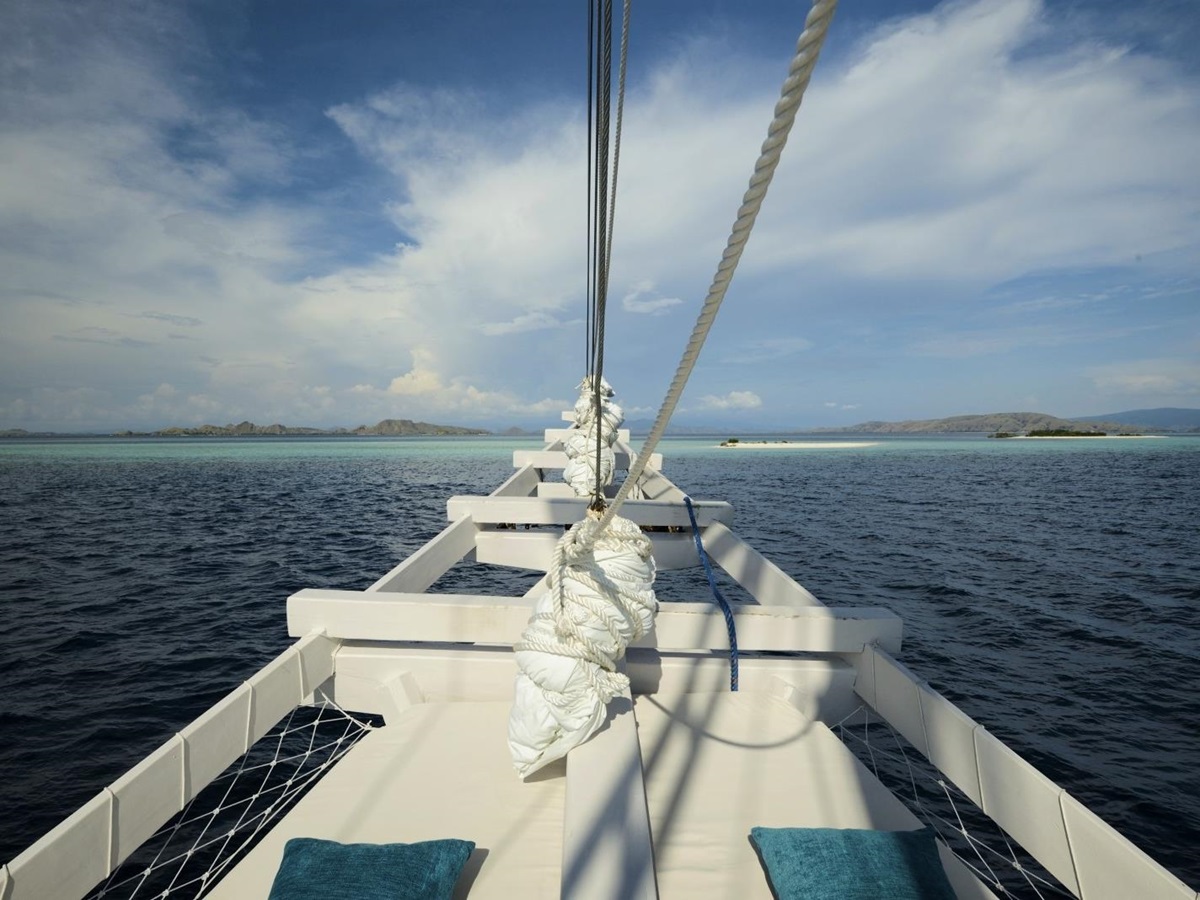 View along the deck with two sun loungers, Alexa Indonesia