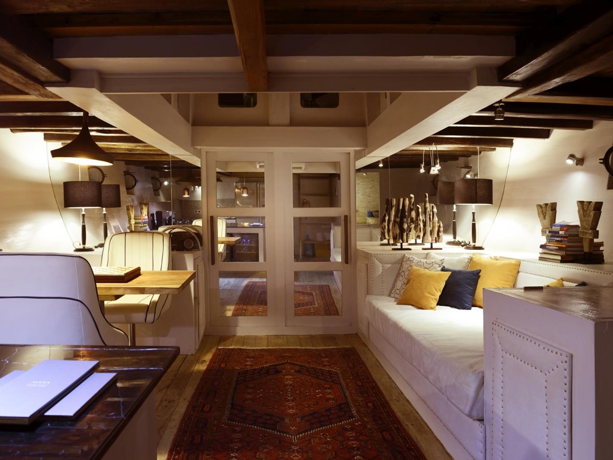 Indoor Living Area of Alexa with seating and table, Indonesia