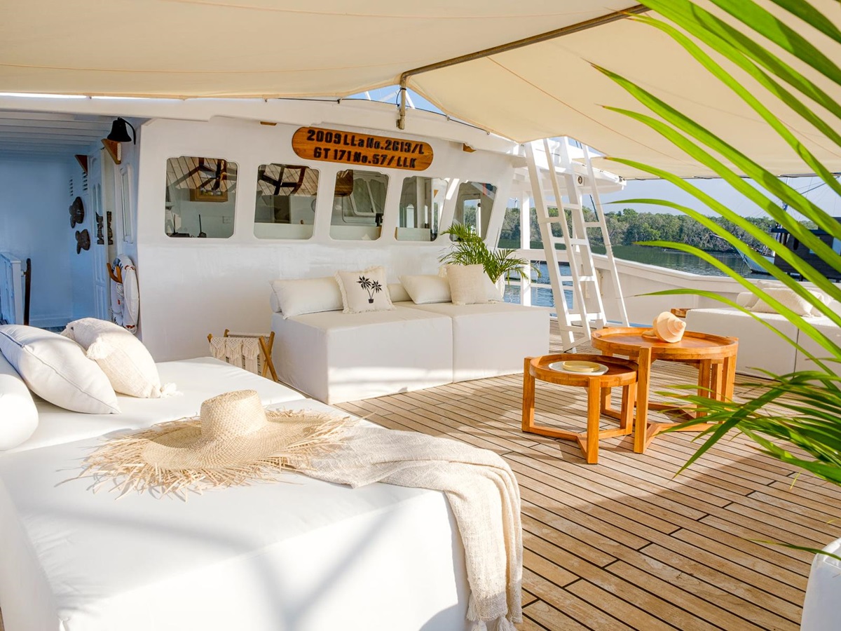 Alfresco lounge onboard the luxury phinisi Aliikai in Indonesia