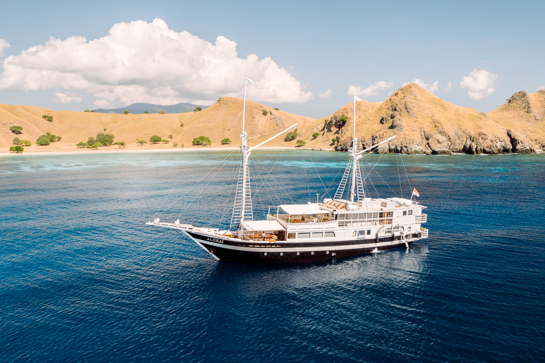Exterior view of the luxury phinisi Aliikai in Indonesia