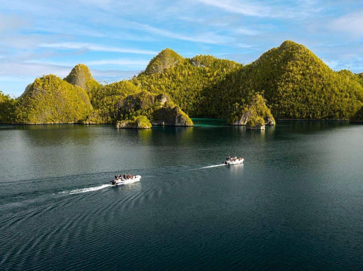 Skiff excursion through Raja Ampat from the Aqua Blu