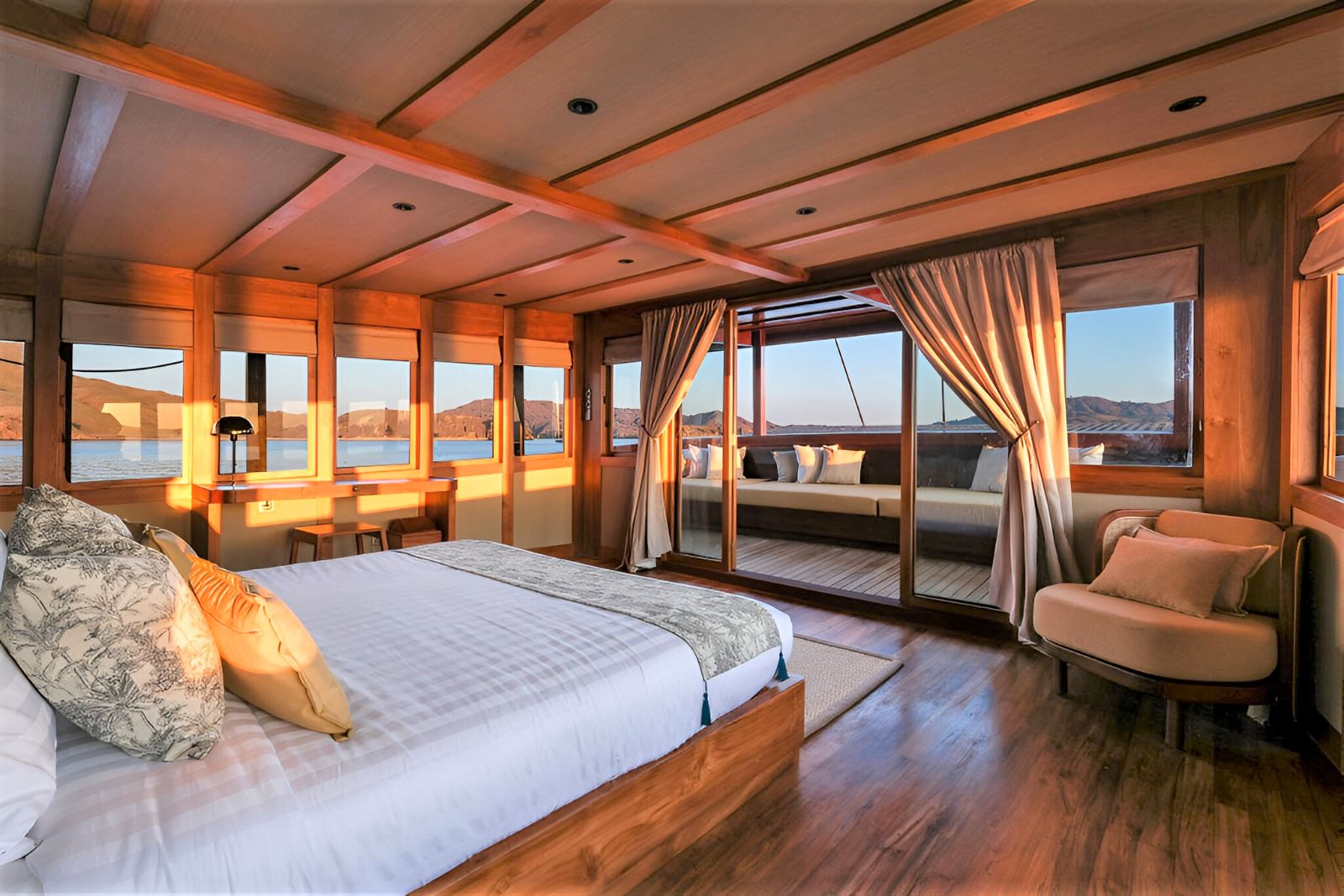 Master cabin onboard the Celestia phinisi in Indonesia