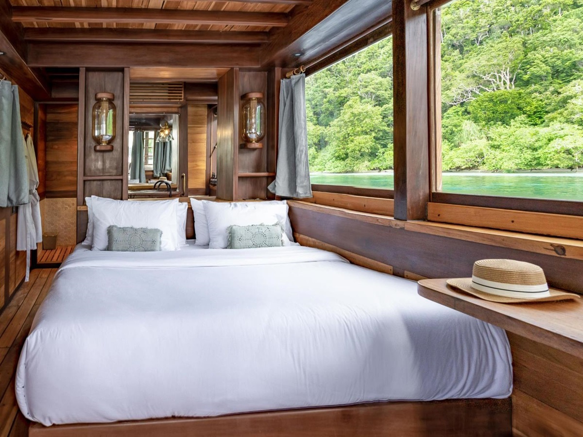 Double guest cabin onboard the Dewata phinisi in Indonesia