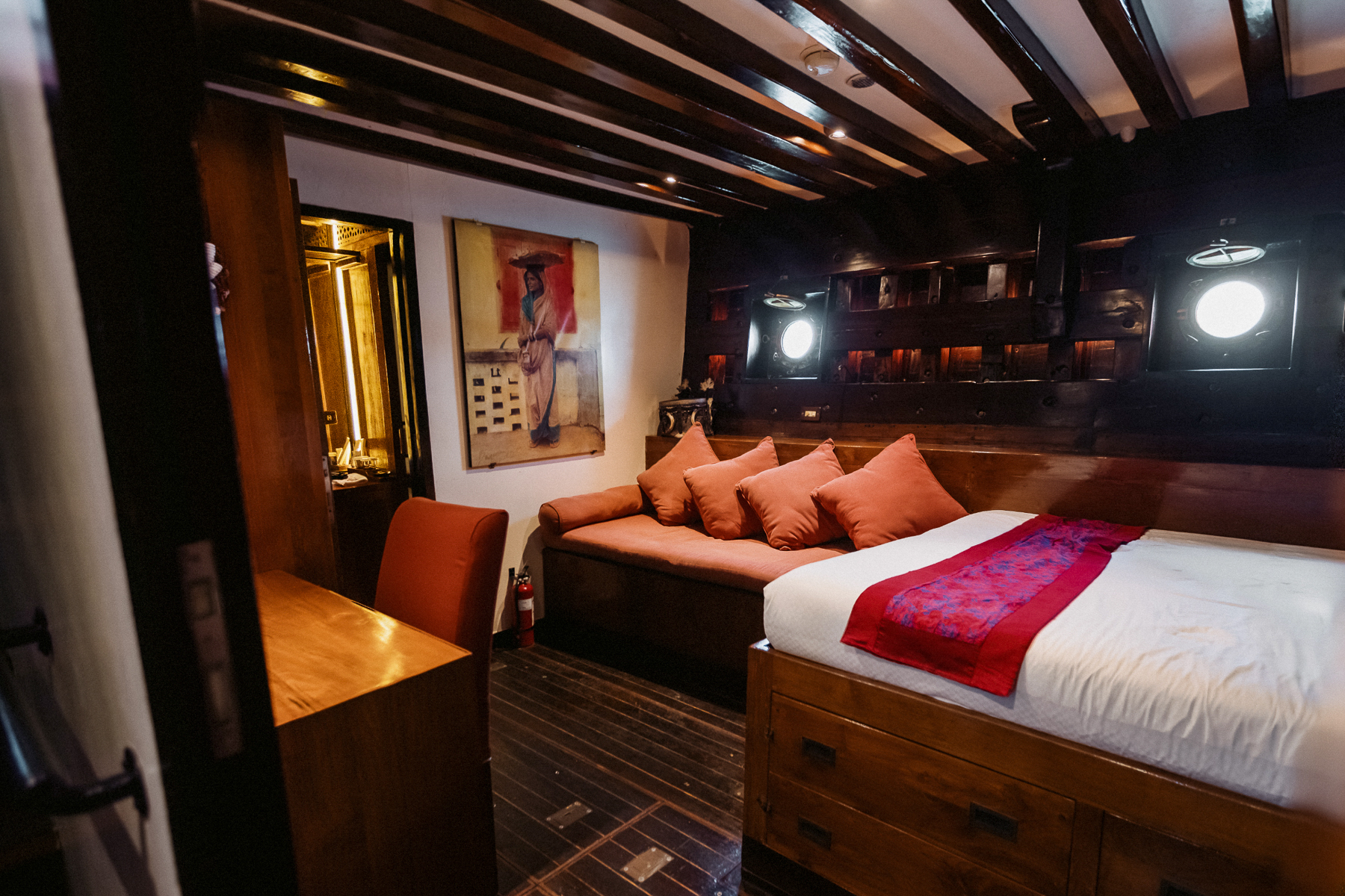 Guest cabin onboard the El Aleph luxury phinisi in Indonesia