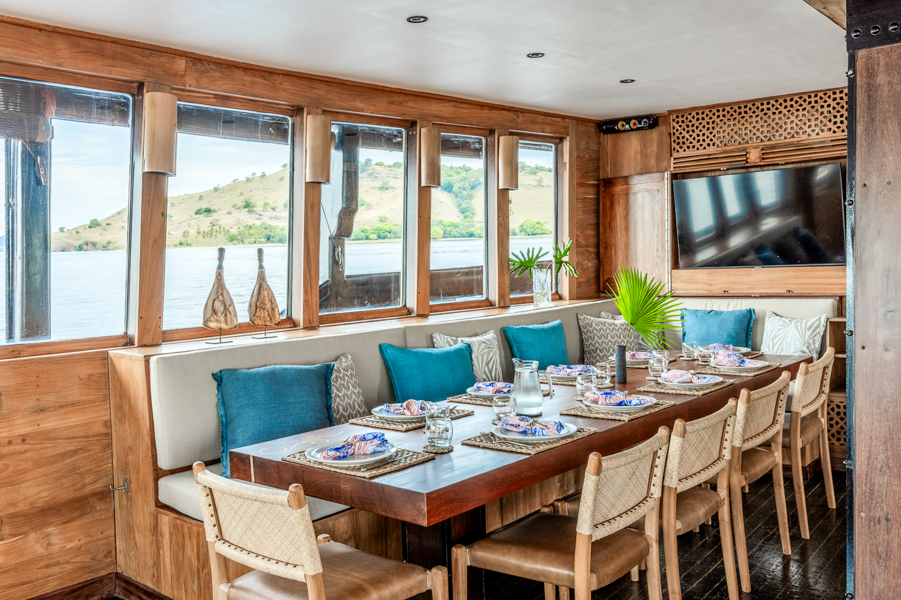 Indoor dining onboard El Aleph luxury phinisi in Indonesia