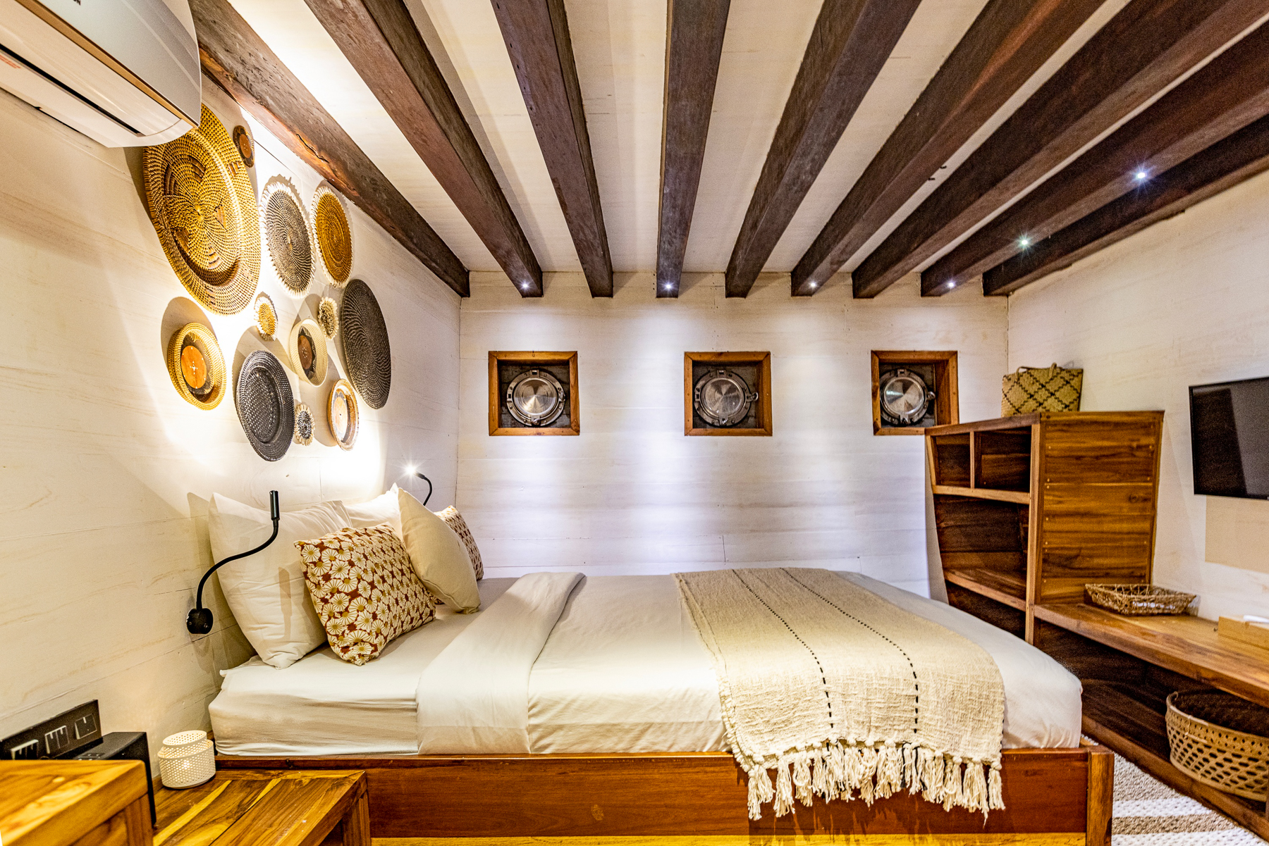 Cabin onboard the Fenides luxury phinisi in Indonesia