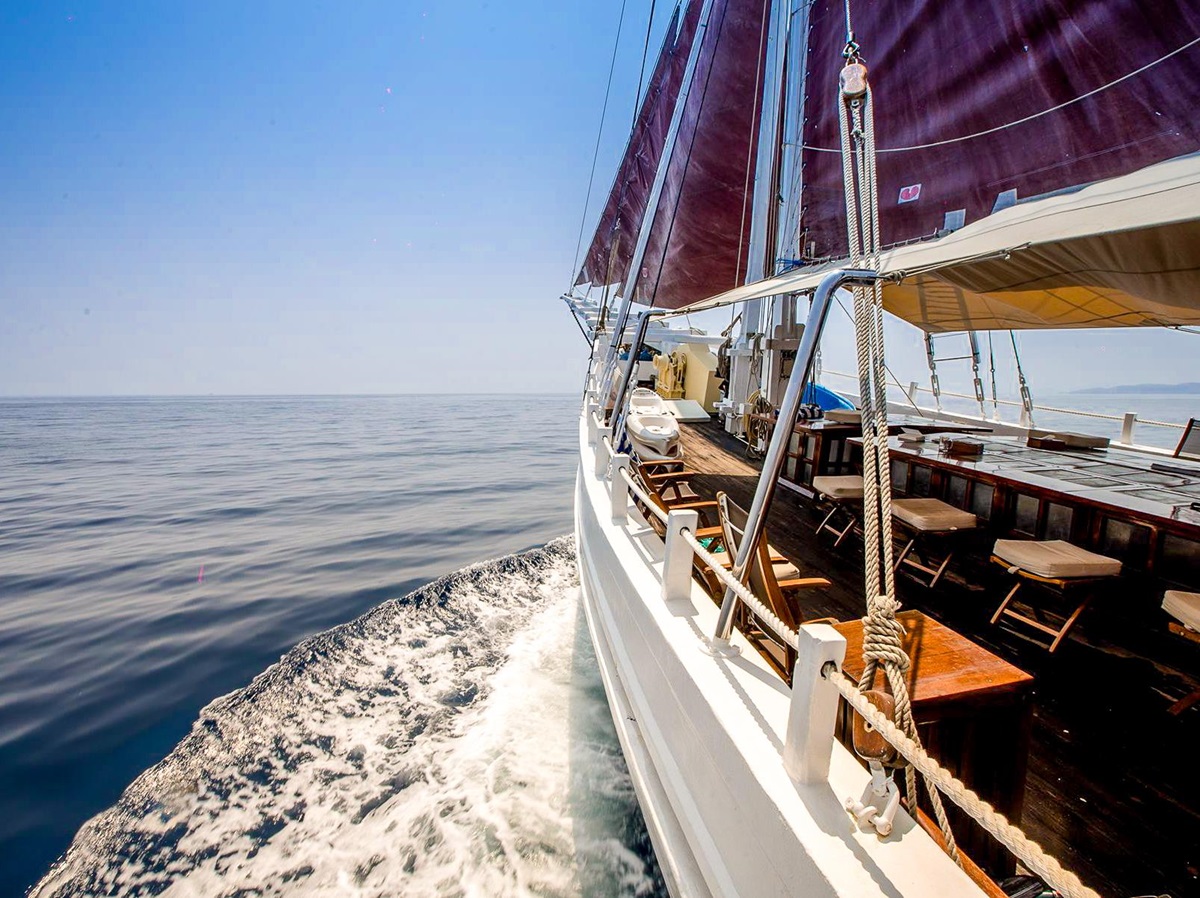Side view of the Katharina luxury phinisi in Indonesia