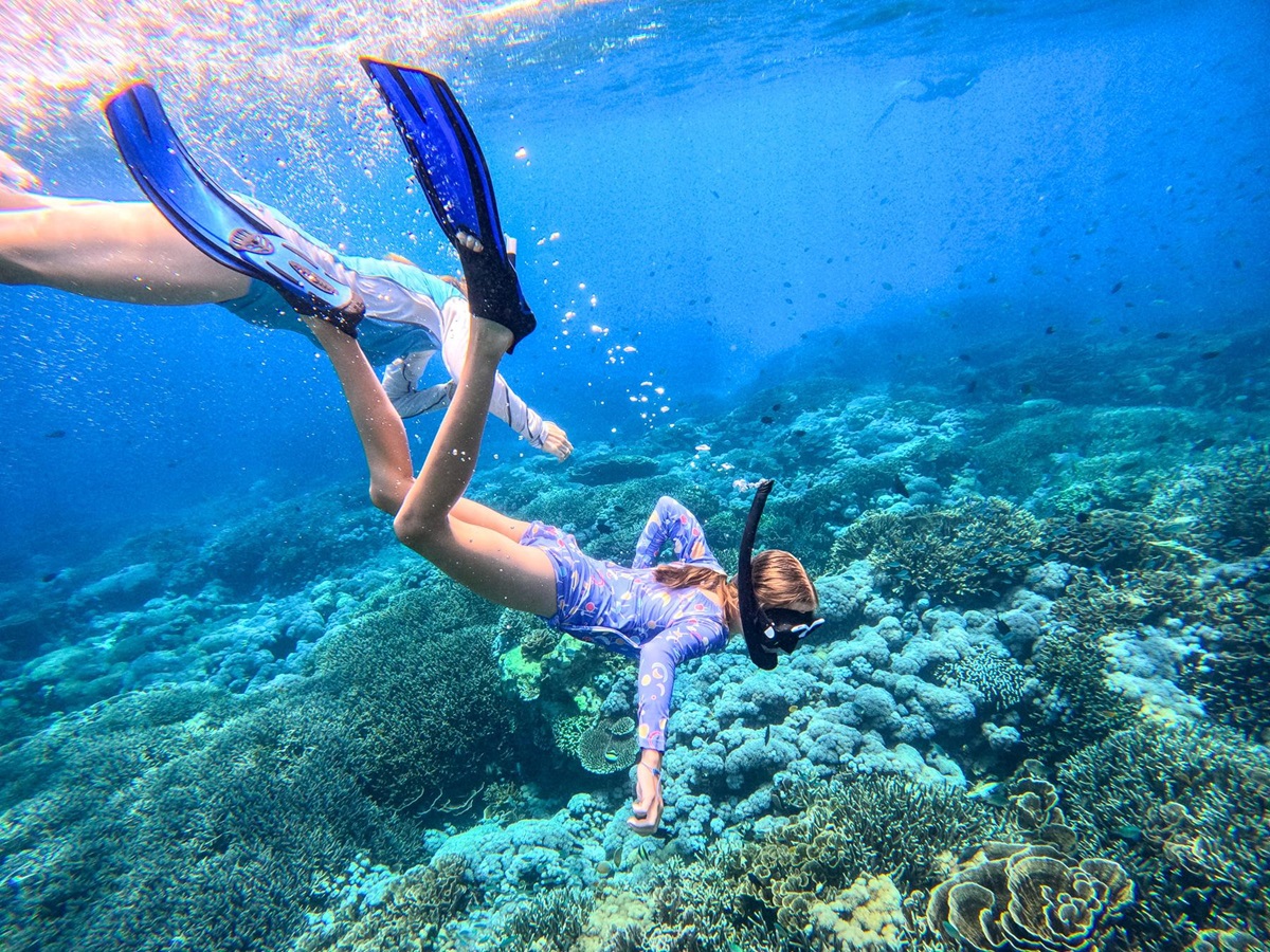 Snorkelling guests of the Katharina luxury phinisi in Indonesia