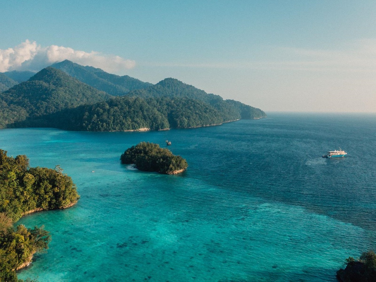Aerial view of Kudanil Explorer in Raja Ampat
