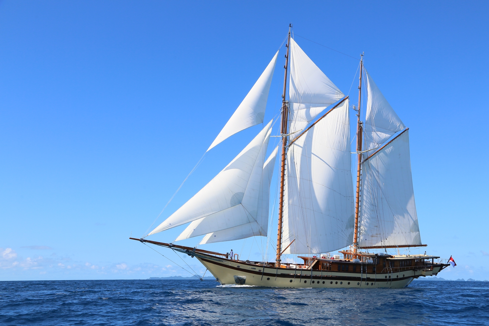 Exterior of Lamima with full sails