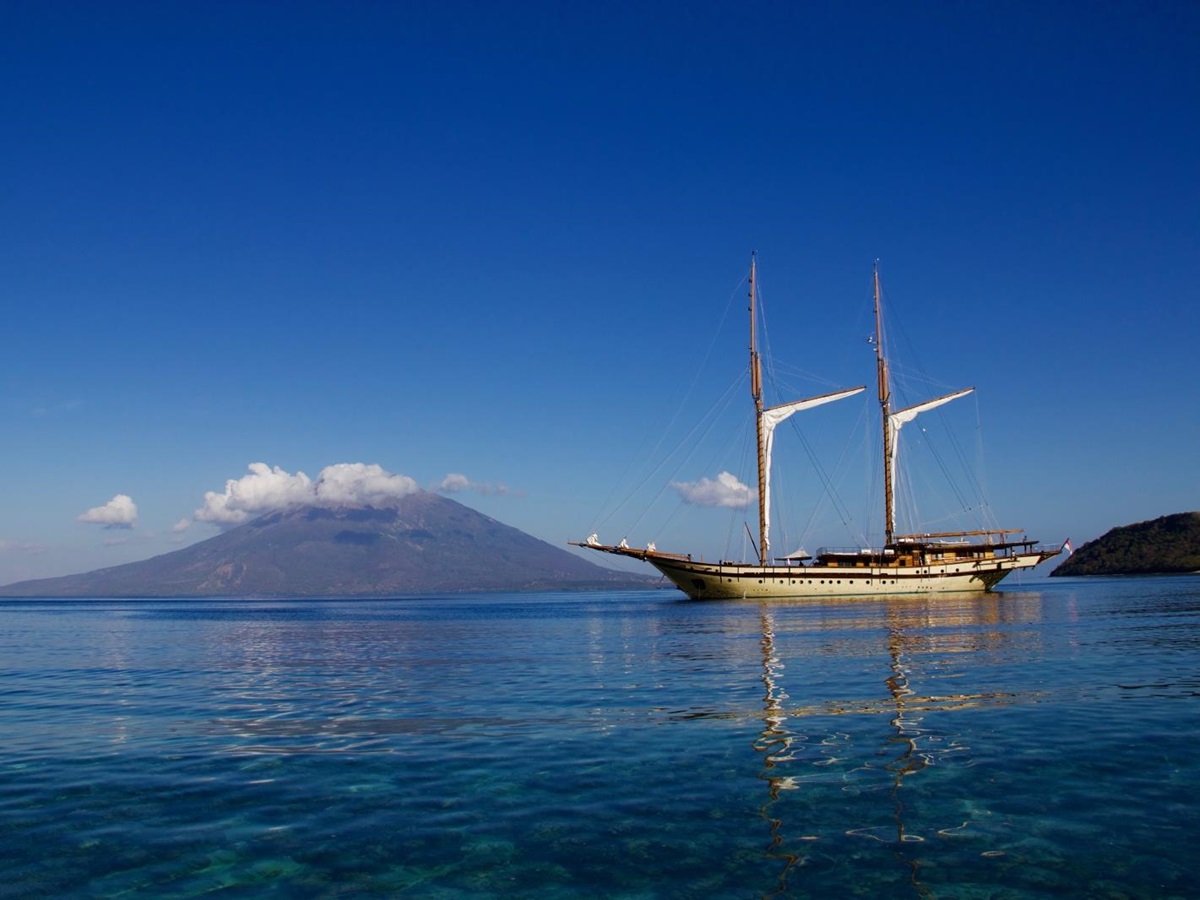 Lamima in fron to Komodo Island