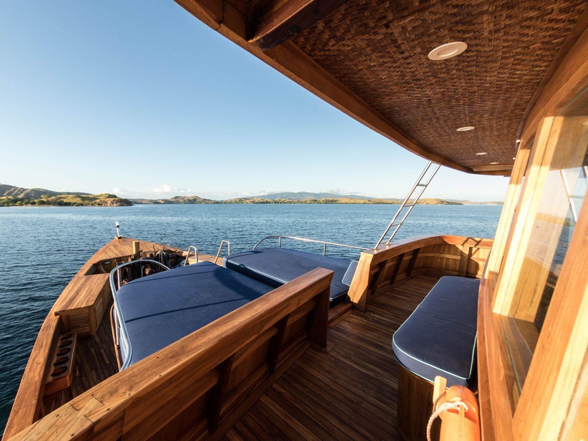 Front deck onboard the the Magia II phinisi on Indonesian waters