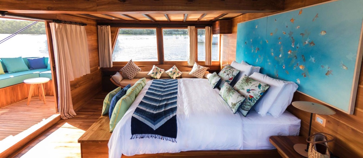 Master suite onboard the Magia II phinisi on Indonesian waters