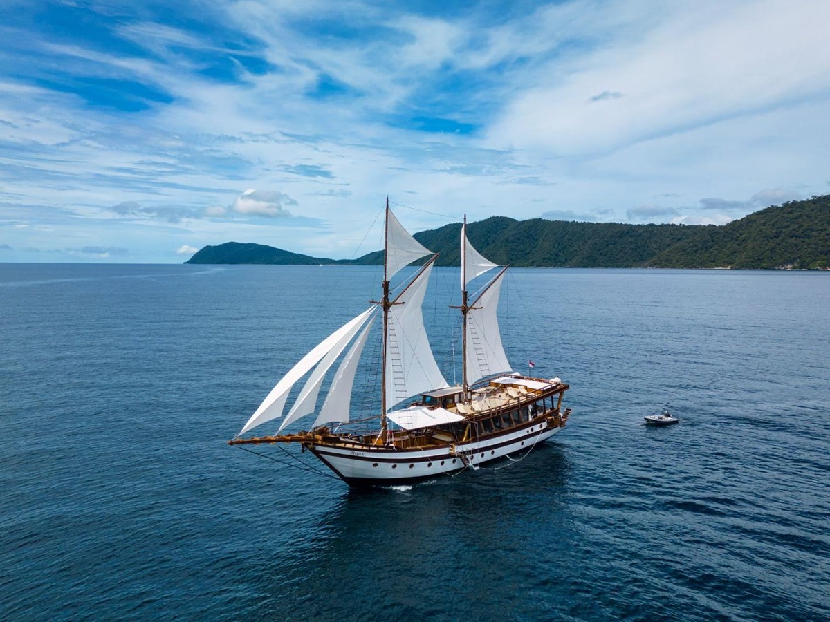 Exterior view of the Majik phinisi in Indonesia